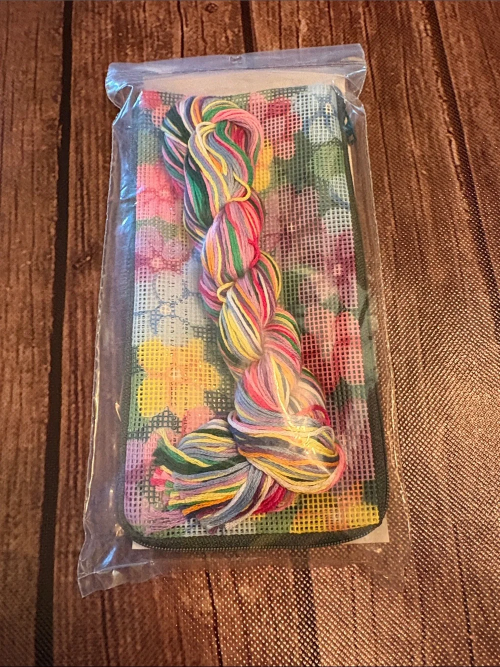 NIP Stitch & Zip Floral Needlepoint Eyeglass/Phone Case
